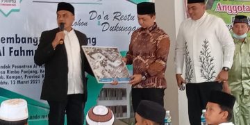 Syahrul Aidi Ma’azat Lakukan Peletakan Batu Pertama Gedung Al-Fahmu Qur’anic Center, Desa Rimbo Panjang, Tambang, Kabupaten Kampar.