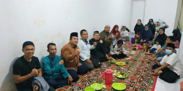 Dewan Masjid Indonesia Riau Berbuka Puasa dengan Muallaf