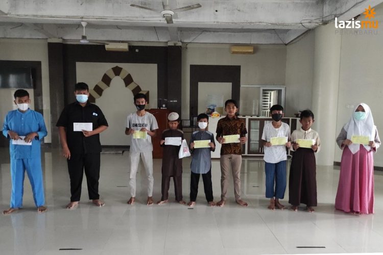 Anak Yatim tinggal satu orang tuanya, Bagaimana Bisa Bertahan ?