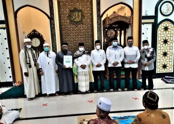 SK Imam Masjid Paripurna Labuh Baru Timur diserahkan Pemko Pekanbaru