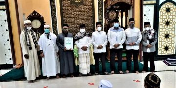 SK Imam Masjid Paripurna Labuh Baru Timur diserahkan Pemko Pekanbaru