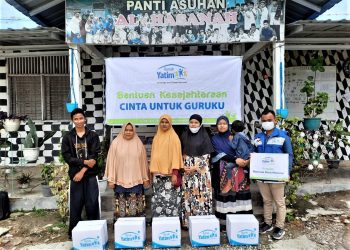 Bantuan Sarana Prasarana dan Bingkisan Guru untuk SD dan SMP Islam Al Hasanah