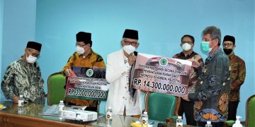 Ketua Umum MUI Serahkan Donasi Rp22,3 M dari Rakyat Indonesia untuk Palestina