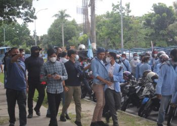 Disambut Tindakan Represif Aparat, BEM UNRI Gagal Sampaikan Tuntutan ke DPRD