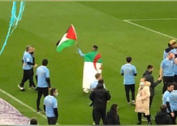 Riyadh Mahrez Kibarkan Bendera Palestina di Stadion Etihad