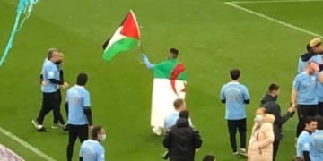 Riyadh Mahrez Kibarkan Bendera Palestina di Stadion Etihad