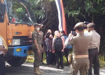 11 Orang Nekat Mudik, Kelabui Petugas Naik Truk Batu Bara dari Kuansing ke Sumbar