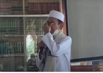 Sembari Tahan Tangis, UAS Beberkan Alasan Mulia Allah Tak Binasakan Israel