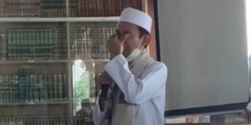 Sembari Tahan Tangis, UAS Beberkan Alasan Mulia Allah Tak Binasakan Israel
