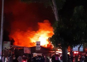 Kebakaran Hanguskan 5 Ruko dan 6 Rumah Petak di Pekanbaru