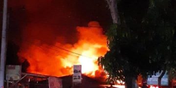 Kebakaran Hanguskan 5 Ruko dan 6 Rumah Petak di Pekanbaru
