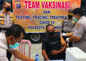 Warga Pekanbaru Antusias Sambut Pemberian Vaksin COVID-19 ‘Door to Door’