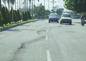 Jalan Provinsi di Riau Masih Banyak Tak Terawat hingga Bahayakan Warga