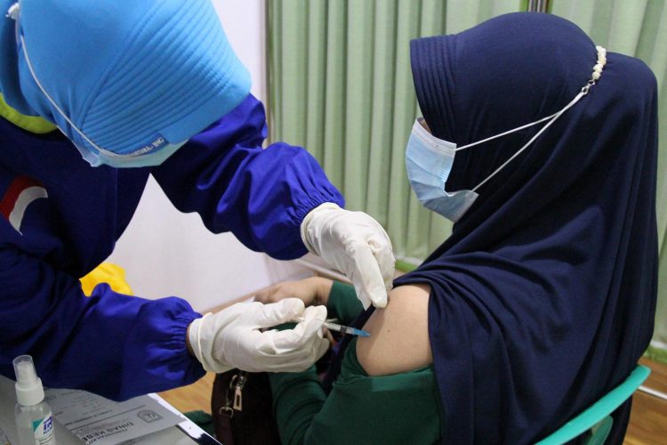 Warga Dumai Penerima Bansos yang Enggan Divaksin Akan Dihentikan