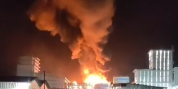 Tangki Pengolahan Minyak Sawit PT Sari Dumai Oleo di Lubuk Gaung Terbakar