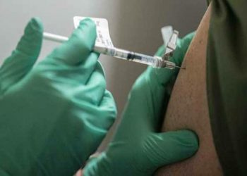 Usai Divaksin AstraZeneca, Puluhan Pekerja di Batam Dilarikan ke Rumah Sakit