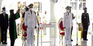 Gubri Lantik Andi Putra-Suhardiman Jadi Bupati dan Wakil Bupati Kuansing