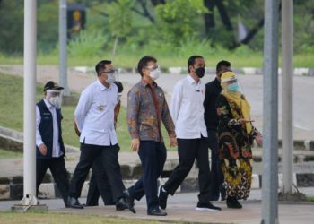 Ridwan Kamil Dampingi Presiden Jokowi Tinjau Vaksinasi Massal di RSUI Depok