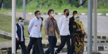 Ridwan Kamil Dampingi Presiden Jokowi Tinjau Vaksinasi Massal di RSUI Depok
