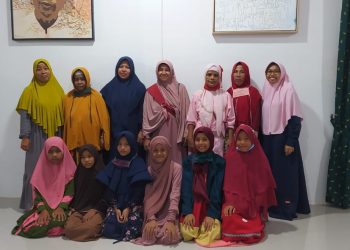 Pakai Rapat Adat, 6 Santriwati dari Suku Melayu Tua Belajar di Rumah Quran Milik UAS