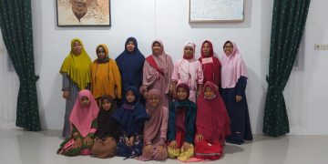 Pakai Rapat Adat, 6 Santriwati dari Suku Melayu Tua Belajar di Rumah Quran Milik UAS