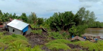 Longsor di Enok Indragiri Hilir Riau, 2 Rumah Warga dan 1 Gudang Amblas Terseret Tanah