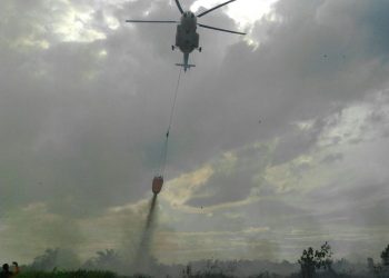 Tiga Unit Helikopter Water Boombing Disiagakan Bantu Karhutla di Riau