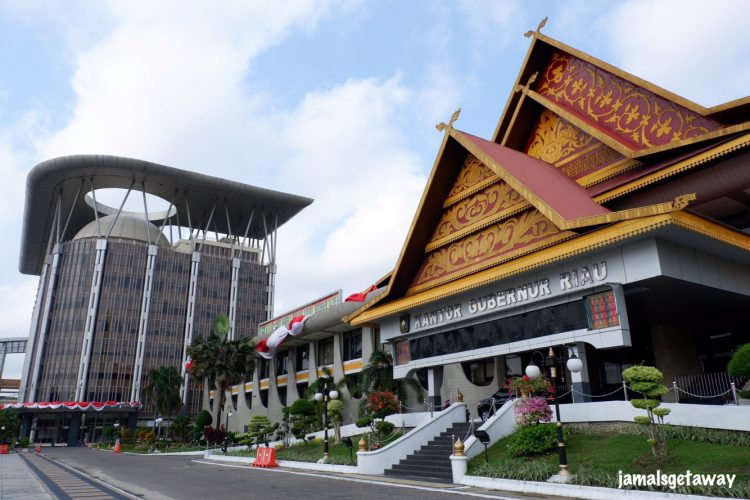 Gubernur Mewacanakan Masuk ke Riau Harus Bawa Surat PCR dan Vaksin