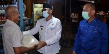 Terdampak PPKM Darurat, 2.600 Paket Beras Dibagikan ke Warga Padang