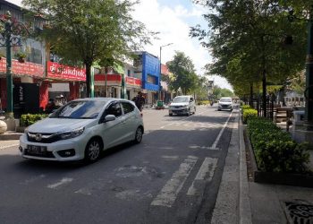 Suasana Jalan Malioboro Yogyakarta saat PPKM Level 4 pada Senin, 26 Juli 2021. Jalan Malioboro sudah bisa dilewati, namun masih lengang. TEMPO | Pribadi Wicaksono
