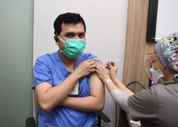 Kementerian Kesehatan Tindak Lanjuti Soal KTP WNI Digunakan Vaksin oleh WNA