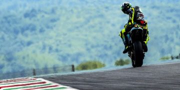 Pebalap Petronas Yamaha SRT, Valentino Rossi, pada sesi latihan bebas MotoGP Italia di Sirkuit Mugello, Jumat (28/5/2021).(AFP/TIZIANA FABI)