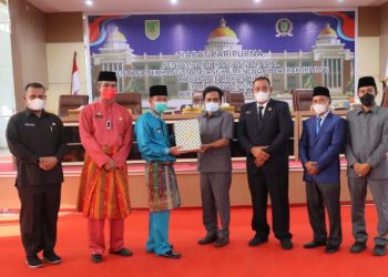 Paripurna DPRD, Bupati Rohil Serahkan Rancangan Awal RPJMD 2021-2026
