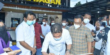 Tempatnya Keren, Bupati Rohil Resmikan Coffe Uyang Bagan