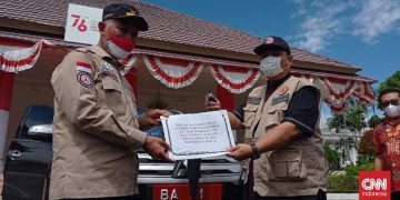 Gubernur Sumbar Serahkan Mobil Dinas Rp2,9 M ke Satgas COVID-19