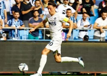 Pakai Sepatu Buatan Indonesia, Mesut Ozil Akhirnya Bikin Gol Lagi Setelah 18 Bulan