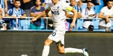 Pakai Sepatu Buatan Indonesia, Mesut Ozil Akhirnya Bikin Gol Lagi Setelah 18 Bulan