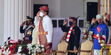 Presiden Jokowi Pimpin Upacara Pengibaran Sang Saka Merah Putih di Istana