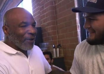 Kata Pertama yang Diucapkan Mike Tyson Saat Jumpa Khabib