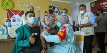 Persiapkan Pembelajaran Tatapmuka, UMRI Dan POLDA Riau Vaksinasi 600 Mahasiswa