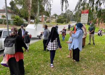 Melepas Kepulangan Teman, Rujukan Salat Subuh di Masjid