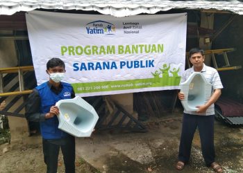 Rumah Yatim Berikan Bantuan untuk Pembangunan Fasilitas WC Mushola Al Ikhlas