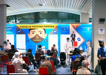 Menhub Tinjau Pelaksanaan Hari Pertama Tes PCR Bagi Penumpang Dari Luar Negeri yang Mendarat di Bandara Soekarno-Hatta