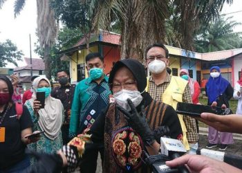 Risma Marah di Bank Riau : Bapak Dosa lho, ini Hak Orang Miskin