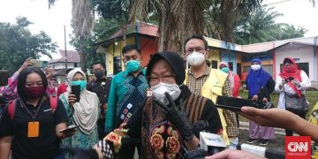 Risma Marah di Bank Riau : Bapak Dosa lho, ini Hak Orang Miskin