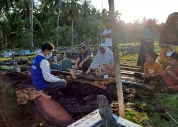 Rumah Yatim Berikan Santunan Peduli Sesama Untuk Keluarga Ega, Korban Kecelakaan Kapal Pongpong