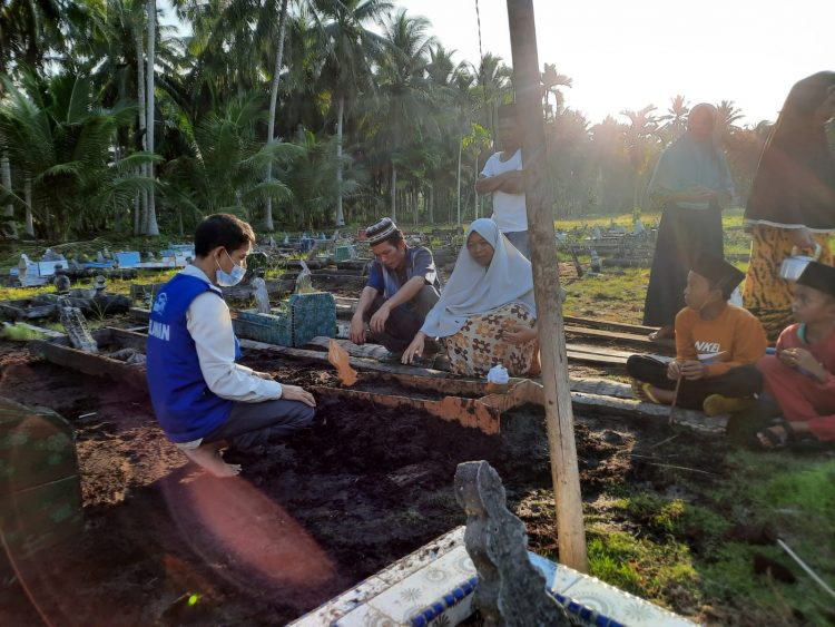 Rumah Yatim Berikan Santunan Peduli Sesama Untuk Keluarga Ega, Korban Kecelakaan Kapal Pongpong