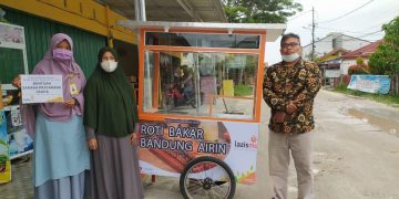 Berkat LAZISMU Pekanbaru Pedagang Bunga Banting Stir Menjadi Pedagang Roti Bakar