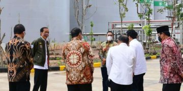 Jokowi Sampaikan Hormat kepada Haji Isam di Peresmian Pabrik Biodiesel Jhonlin