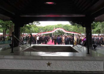 Jokowi-Ma’ruf Hadiri Upacara Kesaktian Pancasila di Lubang Buaya, Jokowi Lanjut Kunker ke Papua
